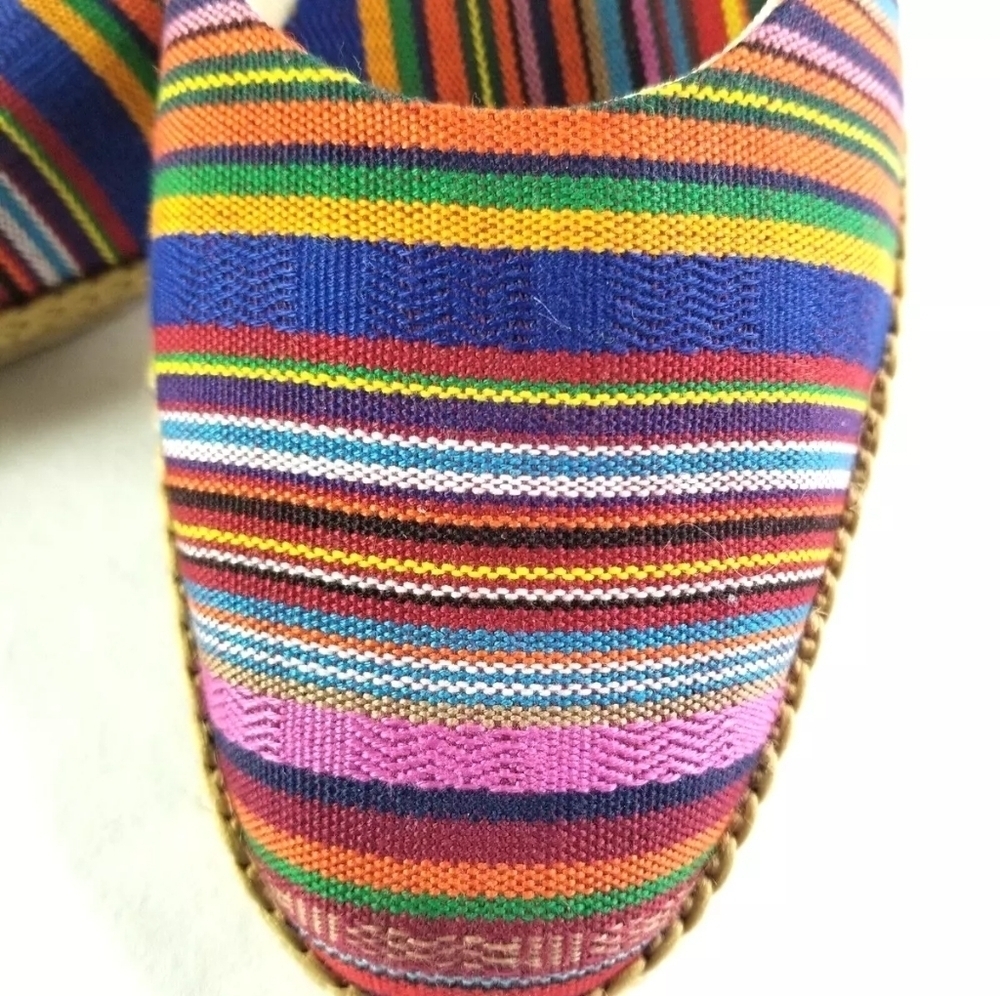 Beacon Fashion Fit Women Canvass Shoes Multicolor Stripe Espadrilles Size 7.5M🌴 - Picture 2 of 8